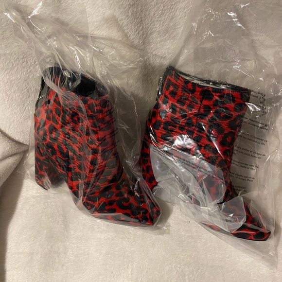 The “JESSEE” Booties - Red Animal Print, Size US Ladies 10 - Picture 7 of 7